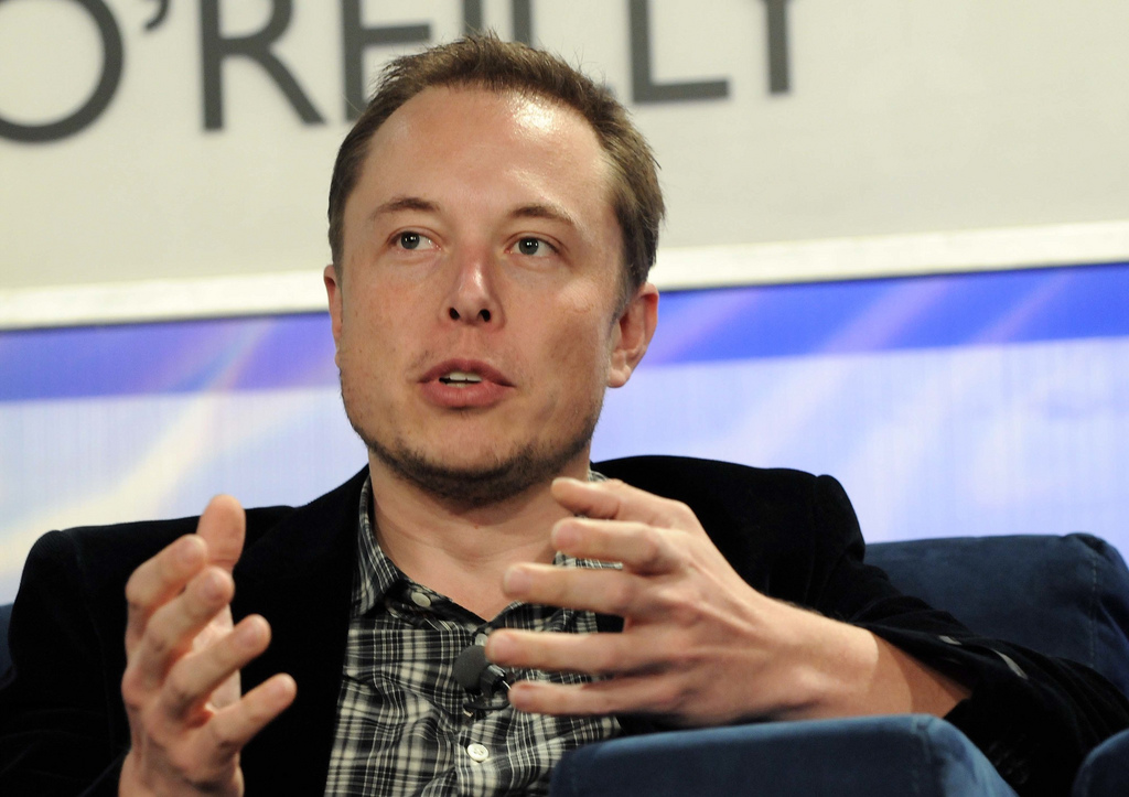 Elon Musk is looking for creative and re-playable games to put in Telsas